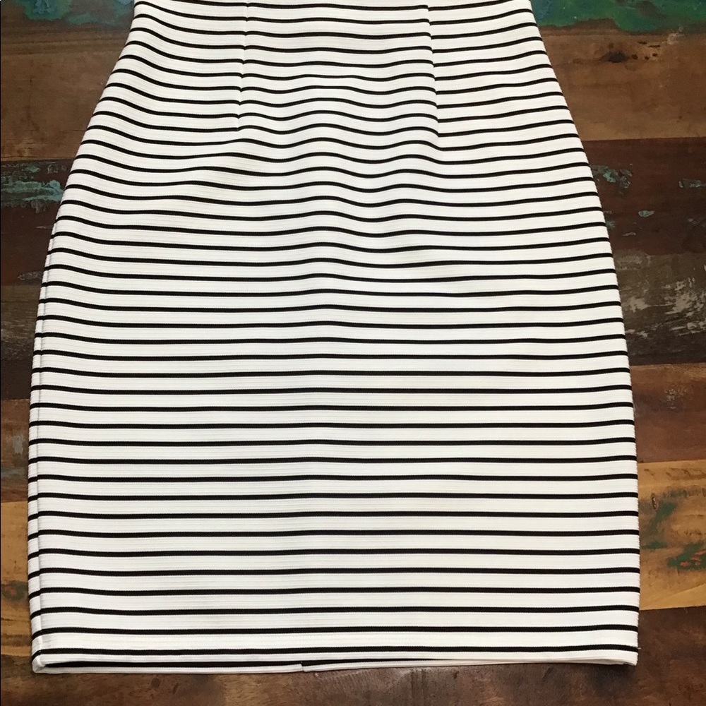 HIGH WAISTED SKIRT